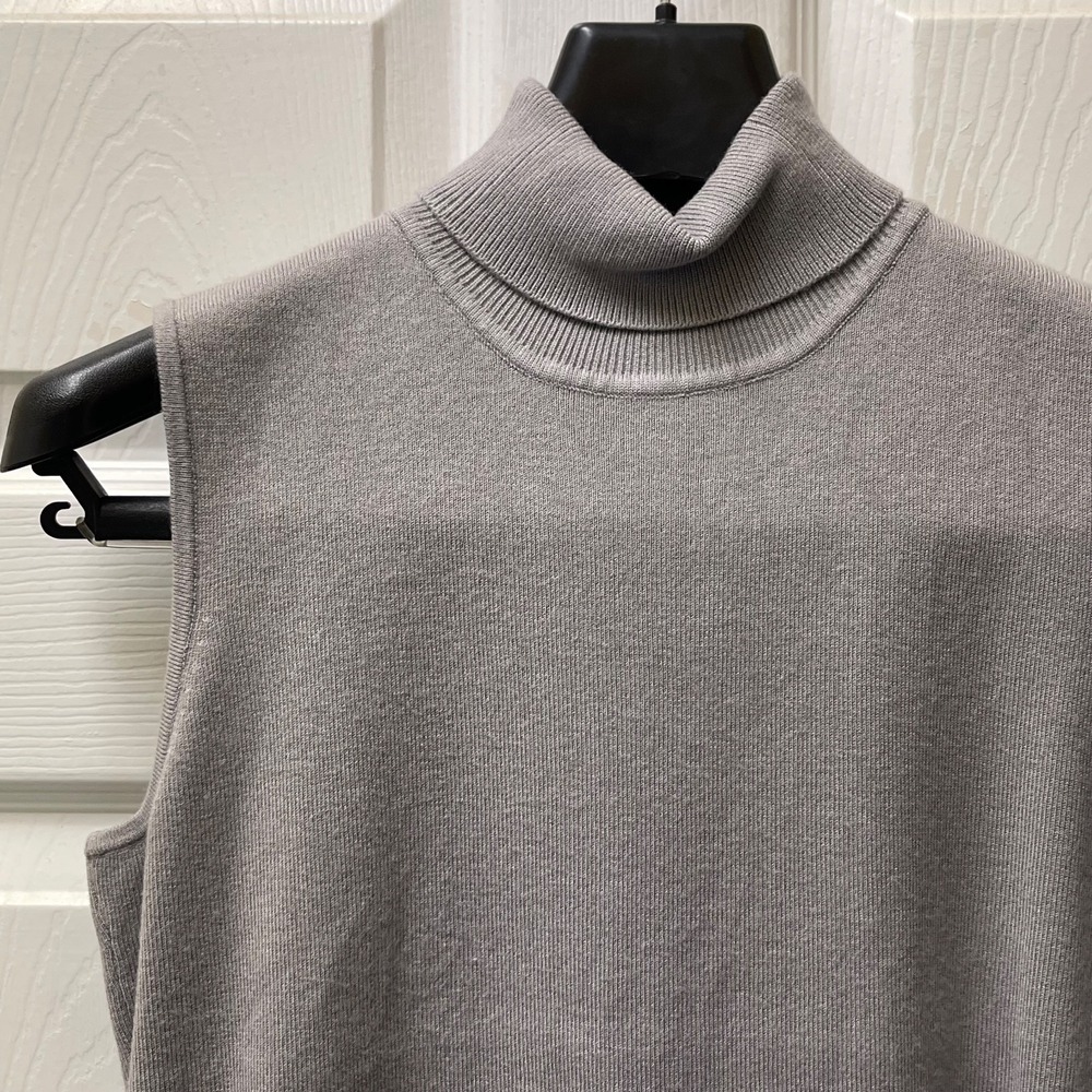 Women's Gray Turtleneck Cotton Blend Sleeveless Sweater (M)‎